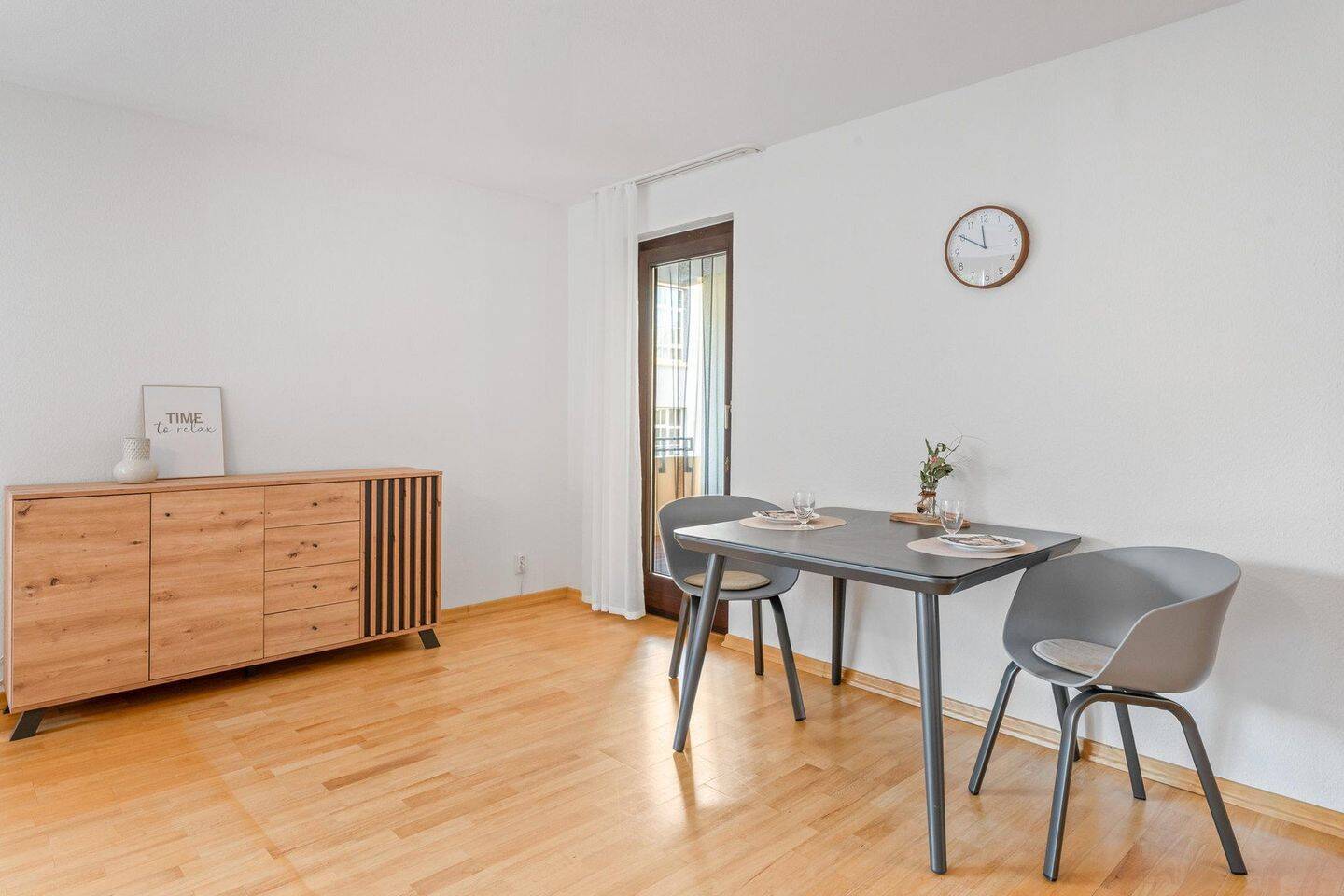 ***Zentral gelegene 2-Zimmer-Wohnung, renoviert, möbliert *** – Reutlingen – Vorschaubild 5