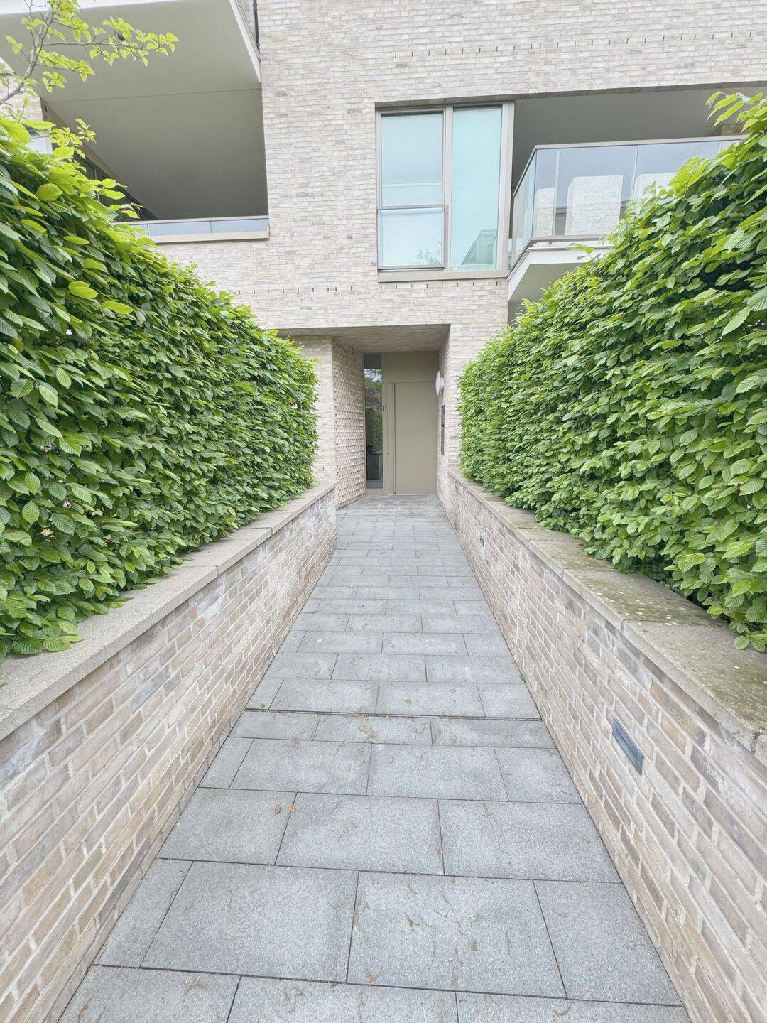 Großzügige Vier-Zimmer-Wohnung mit Küche, Stellplatz und Loggia am Stadtwerder – Bremen – Vorschaubild 4