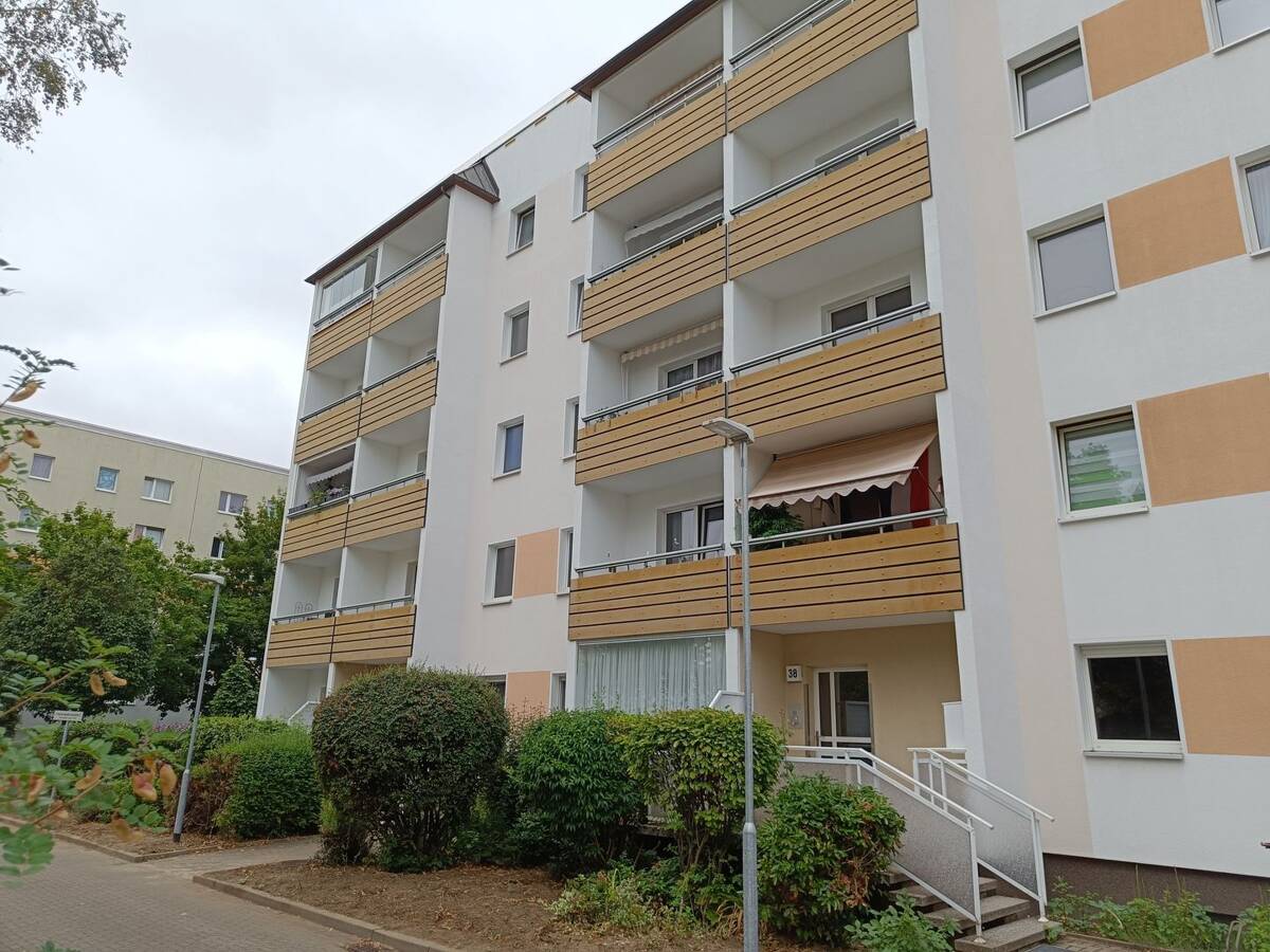 Bezugsfrei - 4 Zimmer Wohnung mit Balkon, offener Küche | Neustädter Feld – 39128 Magdeburg – Bild 1 von 9