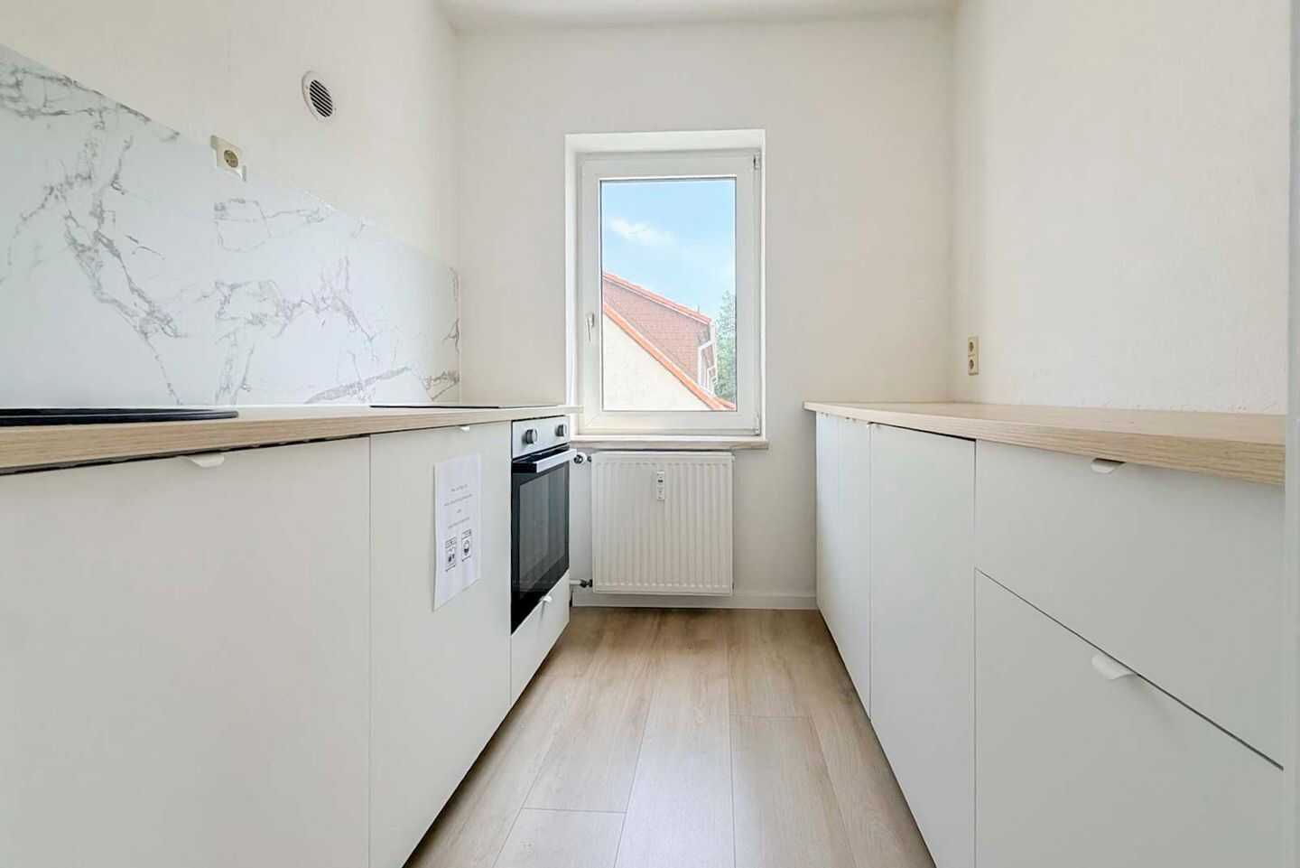 *Modernisiert & bezugsfrei* Wohnung mit EBK & SP – Chemnitz – Bild 1 von 9