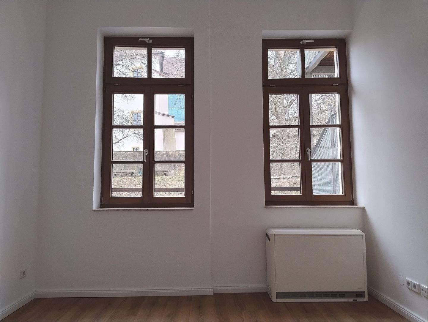 1.OG mit sonnigem Balkon! Sogar ein Weinkeller ist dabei...Dazu Esszimmer, Gäste-WC. Weinkeller und Stellplatz im Carport vorhanden – Bautzen – Vorschaubild 8