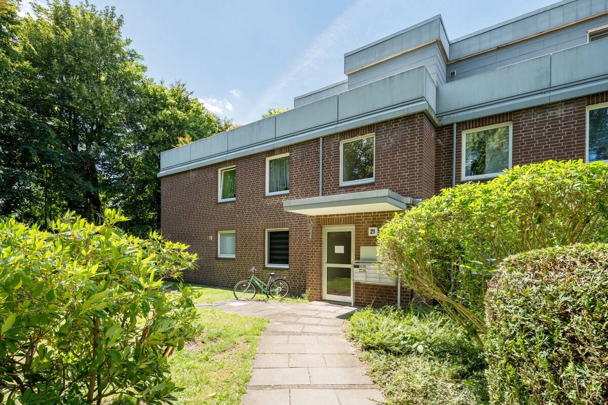 Vermietete 3-Zimmer-Wohnung mit Dachterrasse und TG-Stellplatz in ruhiger Sackgassenlage – 22045 Hamburg – Bild 1 von 9