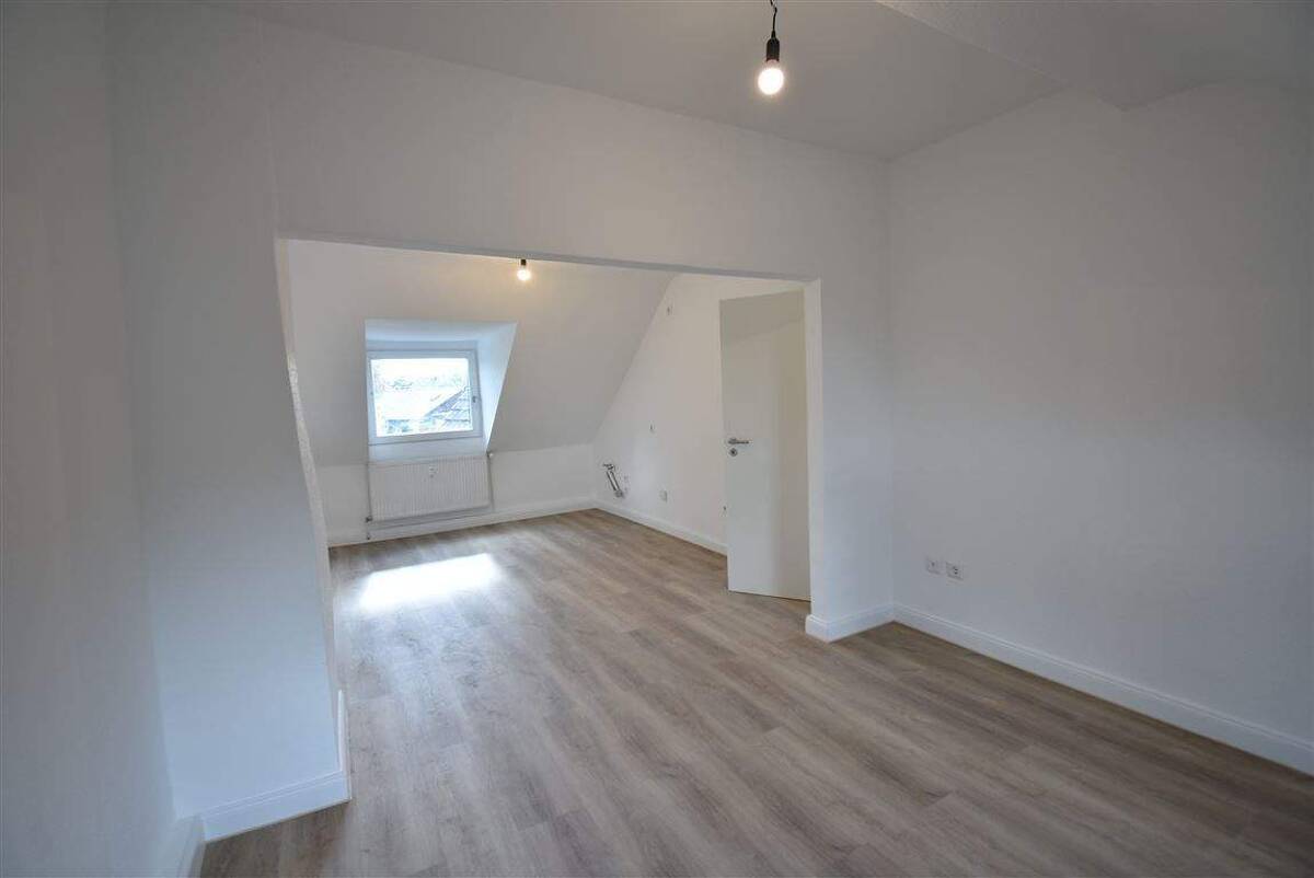 Singles aufgepasst! Renoviertes Apartment in DU-Meiderich – 47137 Duisburg – Bild 1 von 4