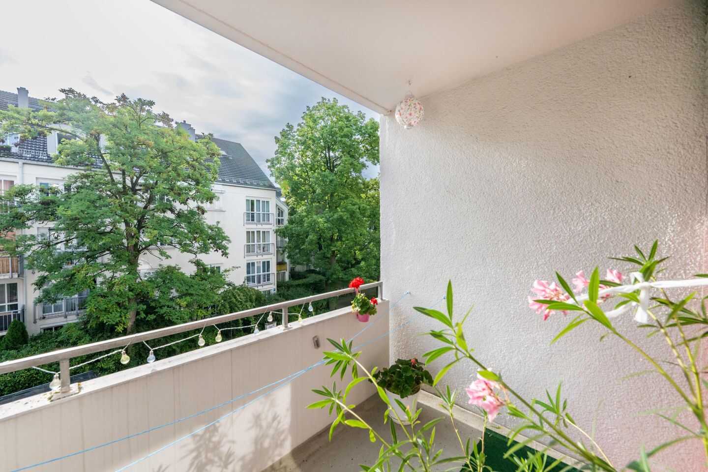 Charmante 1-Zimmer-Wohnung mit Balkon und Tiefgaragenstellplatz in München-Obersendling – München – Bild 1 von 9