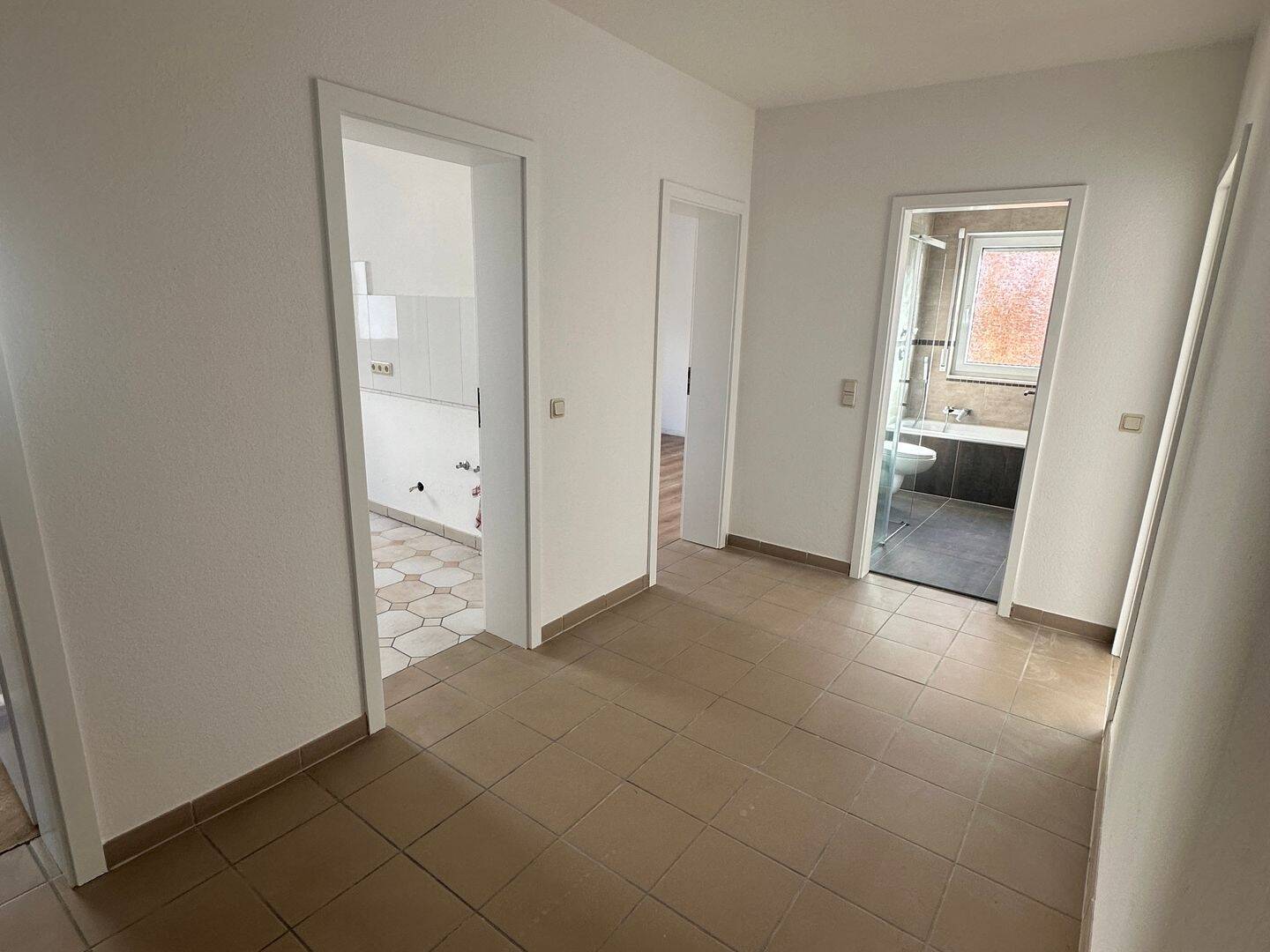 Sbr.- Rotenbühl * schicke 3 ZKB Wohnung * top Lage * top renoviert * neues Bad *Uni Nähe * barrierefrei * Garage – Saarbrücken – Vorschaubild 2