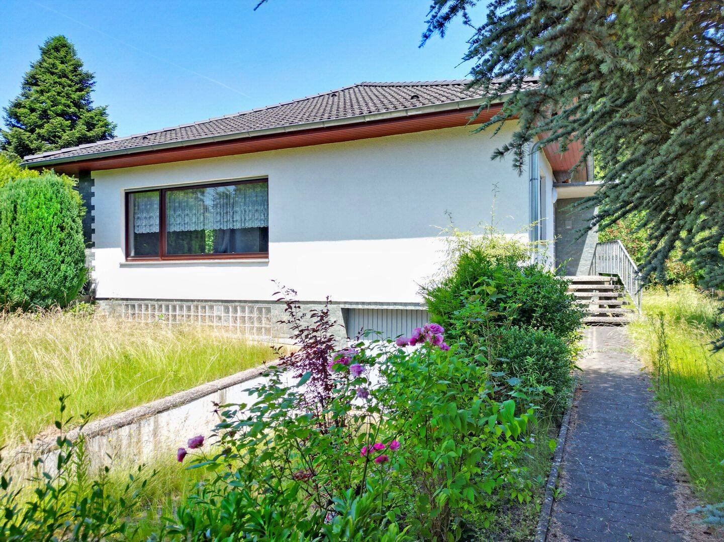 Walmdachbungalow auf 1.264 m² Traumgrundstück in begehrter Lage von Harleshausen