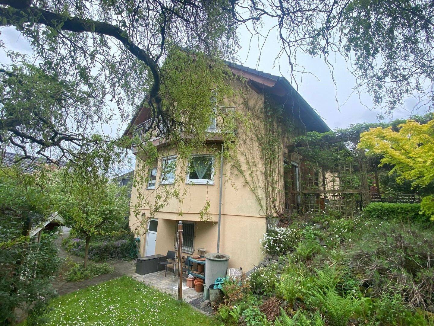 Modernes Einfamilienhaus in Holzbauweise mit großzügigem Garten, Photovoltaik und Erdwärme – Solingen – Bild 1 von 9