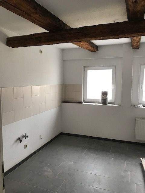 WG geeignet, optimal für 2 Personen! 3 -Zimmer im Dachgeschoss in Buckau mit Dusche, Balkon & Blick auf den Park! !