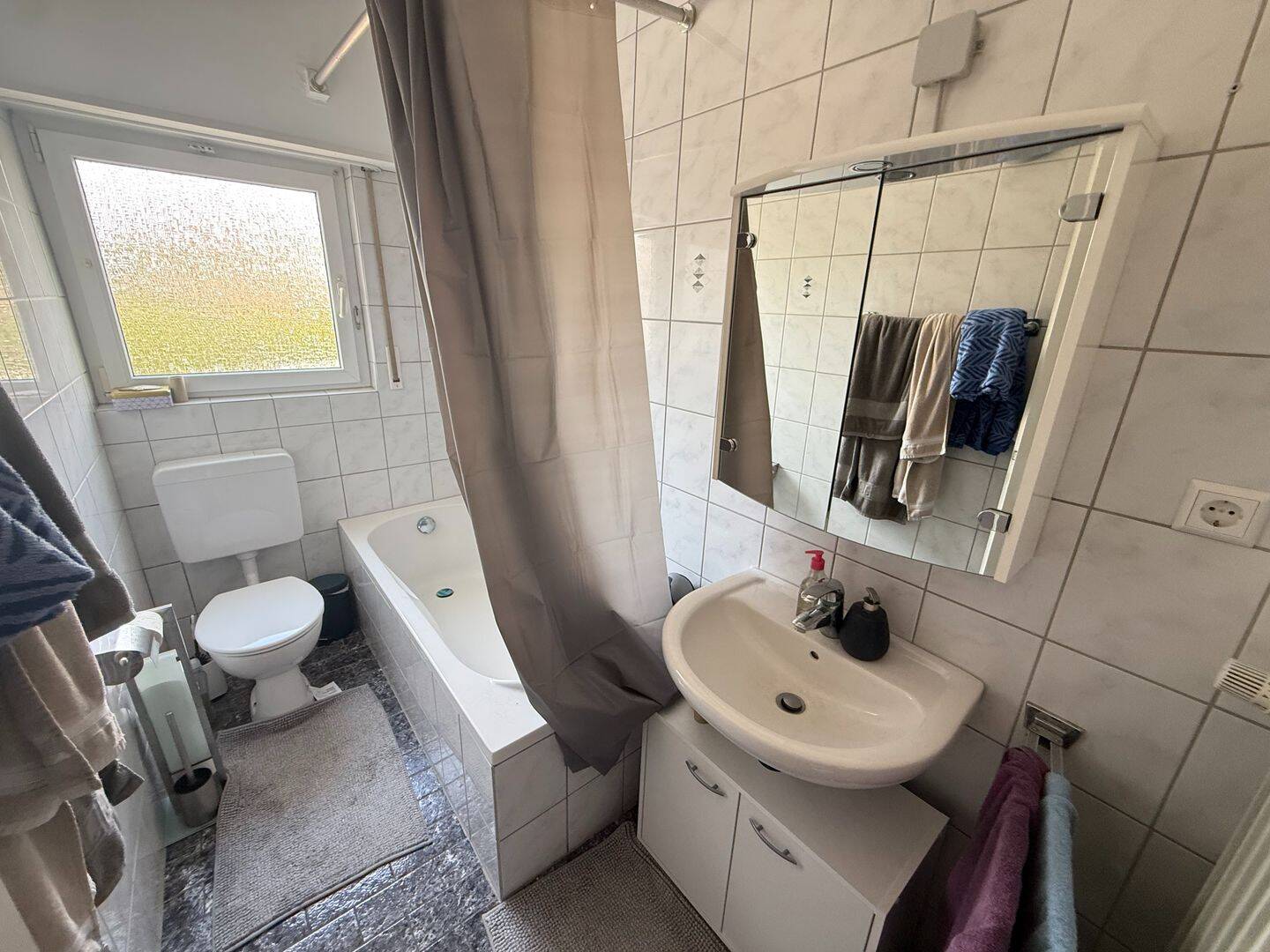 * Halbhöhenlage in S-Wangen * Attraktives 3-FH mit Garage + Stpl. + Garten + Balkon/Terrassen * – Stuttgart – Vorschaubild 8