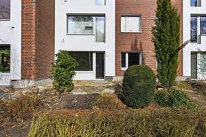 Erdgeschoss mit Terrasse und Tiefgaragenstellplatz. Wärmedämmung und neues Dach – 22145 Hamburg – Vorschaubild 2