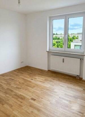 Aussergewöhnliche 3,5-Zi-Maisonette-Wohnung, 2 Wohnebenen, Stadtrandlage, offener Kamin,Einzelgarage – 80999 München – Vorschaubild 5