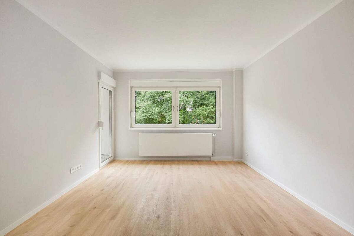 Sanierte und bezugsfreie 3-Zimmer Wohnung in grüner Lage von Grevenbroich – 41515 Grevenbroich – Bild 1 von 9