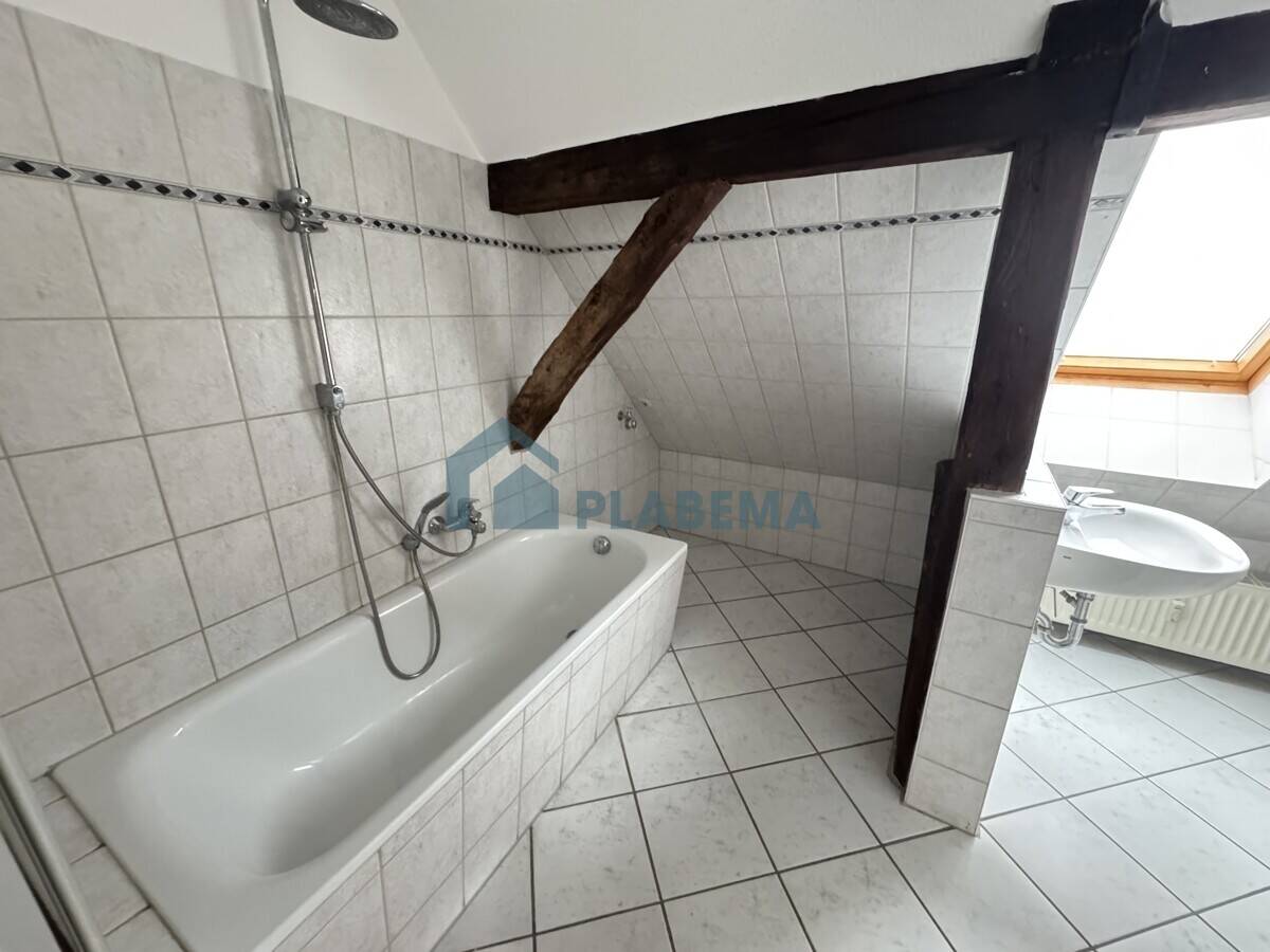 2-Zimmer-Wohnung mit Einbauküche, Galerie im Wohnzimmer, Bad mit Wanne und Fenster – Parchim – Vorschaubild 7