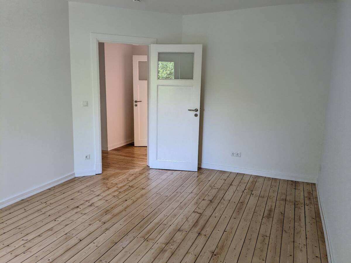 helle 2,5-Zimmer-Wohnung mit Balkon im Hochparterre zum 01.09. zu vermieten – 20535 Hamburg – Bild 1 von 9