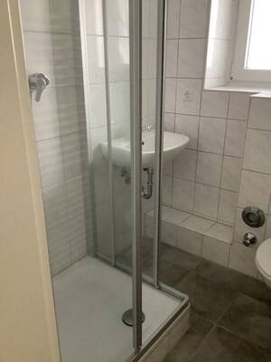 **ruhig + zentral: 2-Zimmer-Wohnung mit Balkon** – 47057 Duisburg – Vorschaubild 3