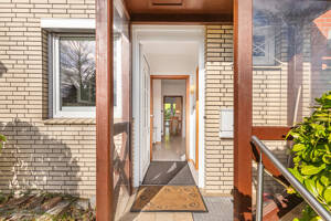 NUR NOCH WARTELISTE ! Gepflegtes Mittelreihenhaus mit 2 Garagen in beliebter Lage von HH-Rahlstedt – 22149 Hamburg – Vorschaubild 3
