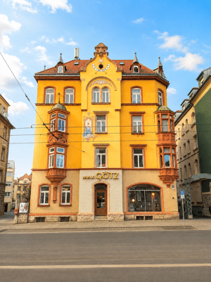 ußergewöhnliches Altbau-Loft mit fast 4 m Deckenhöhe – modern, möbliert & mit besonderem Charakter. Komplette Warmmiete inclusive allem!