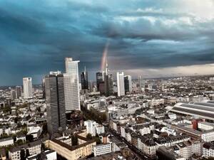 Skyline Living voll möblierte 4-Zimmer-Residenz mit Balkon, Concierge & Stellplatz – 60327 Frankfurt am Main – Vorschaubild 4