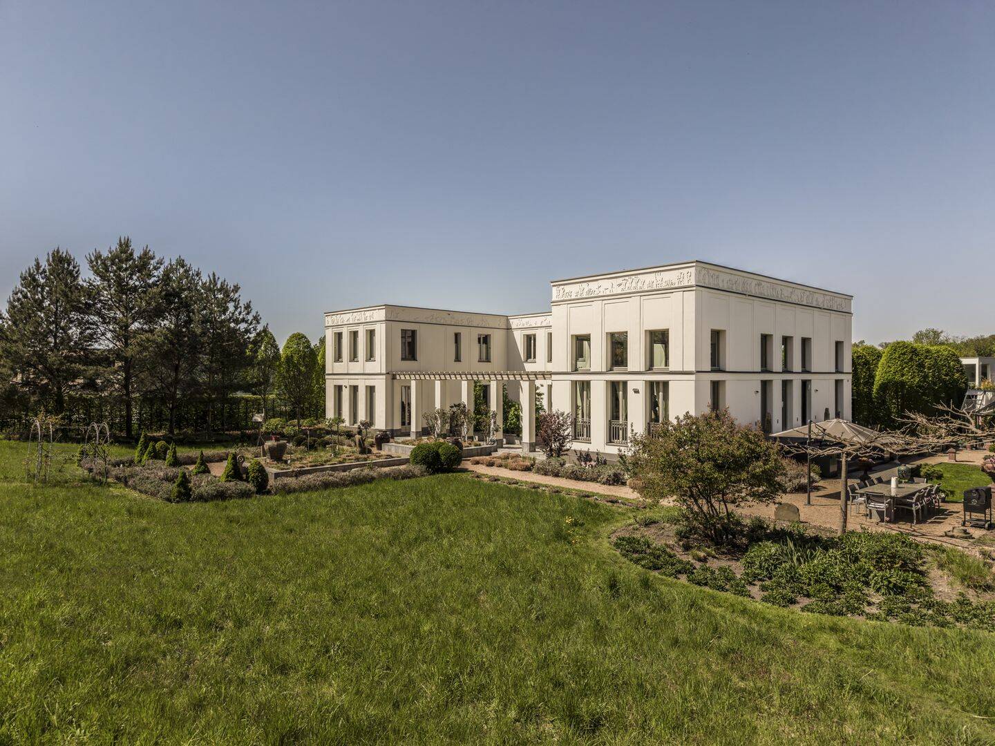 Timeless elegance - an exclusive villa on park-like grounds in the Nauener Vorstadt neighborhood – Potsdam – Vorschaubild 2