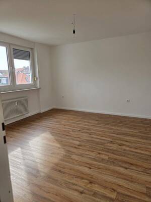 Helle, neu renovierte 2-Zimmer Wohnung mit Balkon und Tiefgarage – 90763 Fürth – Vorschaubild 3
