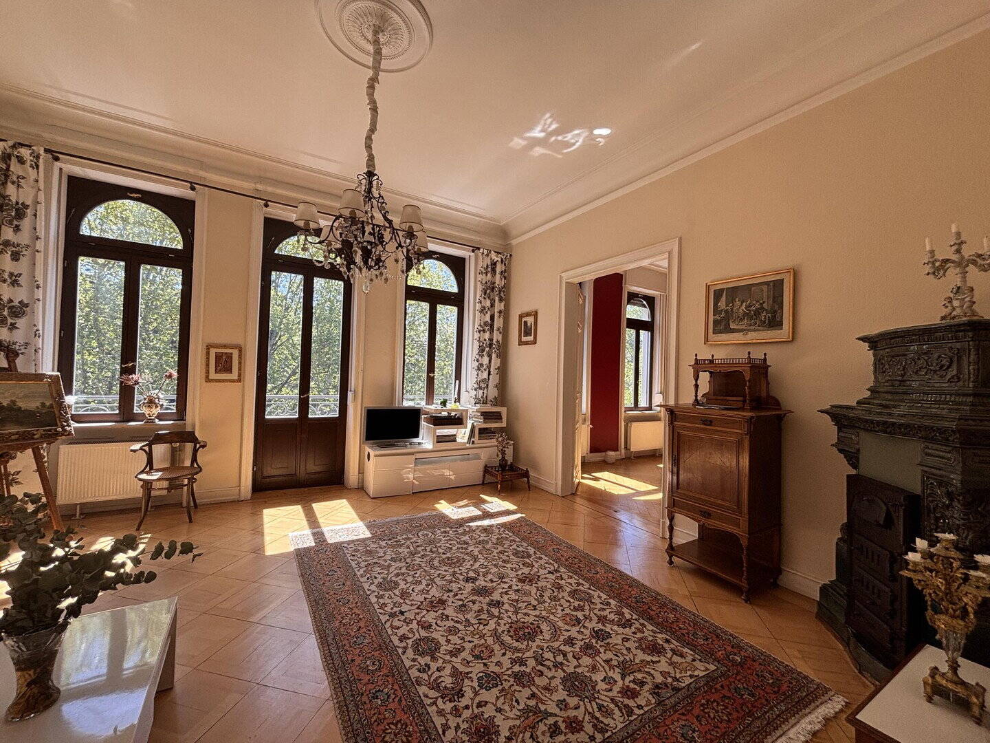 4 Zimmer Altbauwohnung in Wiesbaden Mitte – Wiesbaden – Bild 1 von 9
