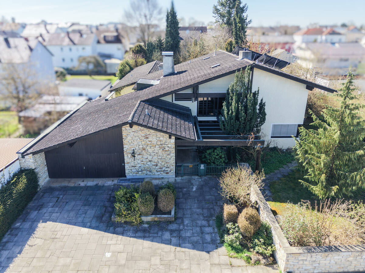 Seltene Gelegenheit: Exklusive Villa mit Indoor-Pool und weitläufigem Grundstück in Gaimersheim – Gaimersheim – Bild 1 von 9