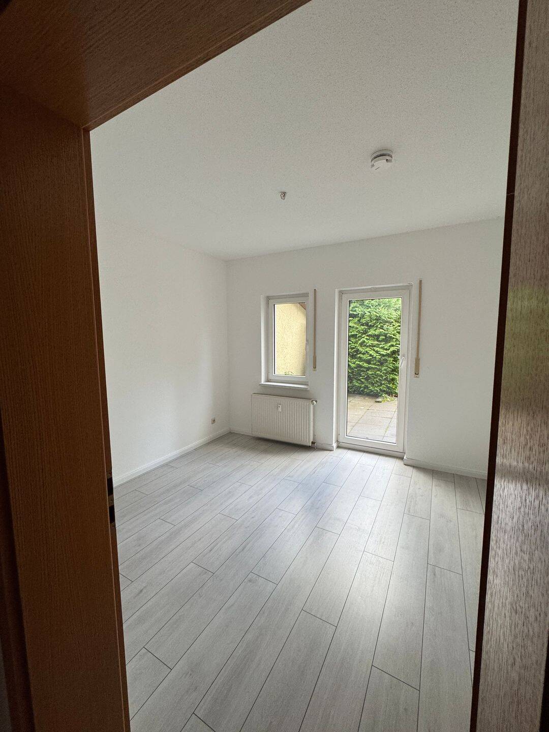 Leerstehendes Reihenendhaus: 100m² groß + ruhig im Grünen gelegen, Falkensee, nahe Potsdam + Berlin – Falkensee – Vorschaubild 5