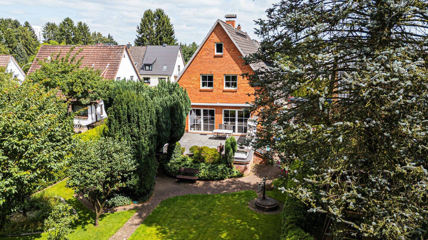 Familienparadies mit über 250 m² Wohn-/Nutzfläche auf sonnigem 750 m² Grundstück – Hamburg – Bild 1 von 9