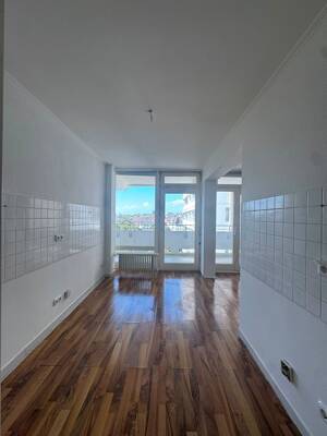 Großzügige 2-Zimmer-ETW mit Skylineblick, BLK, TG-Platz in Frankfurt-Bornheim – 60385 Frankfurt am Main – Vorschaubild 4