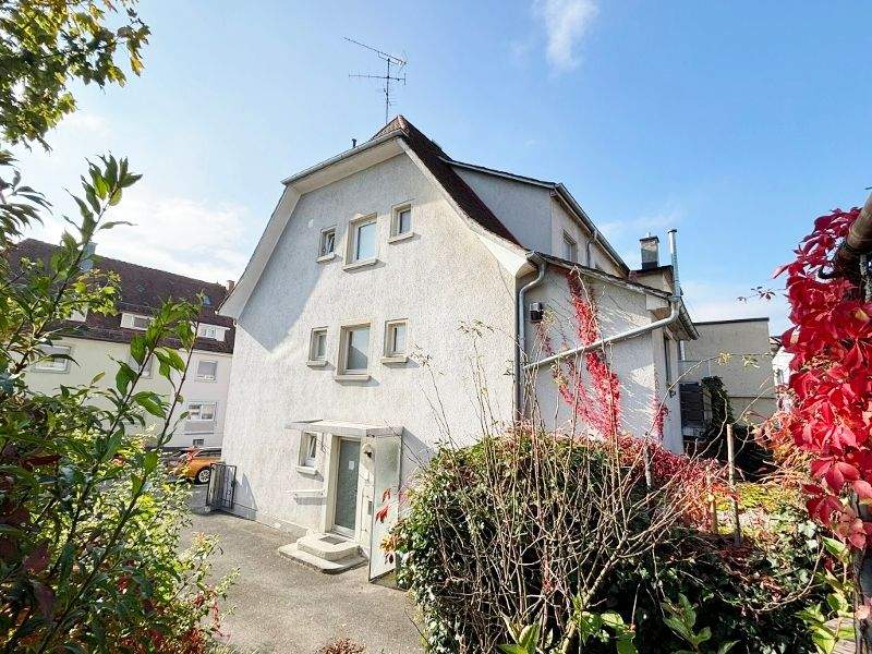 3.0 Zimmer Wohnung im Erdgeschoss mit Terrasse, kl. Garten u. Garage