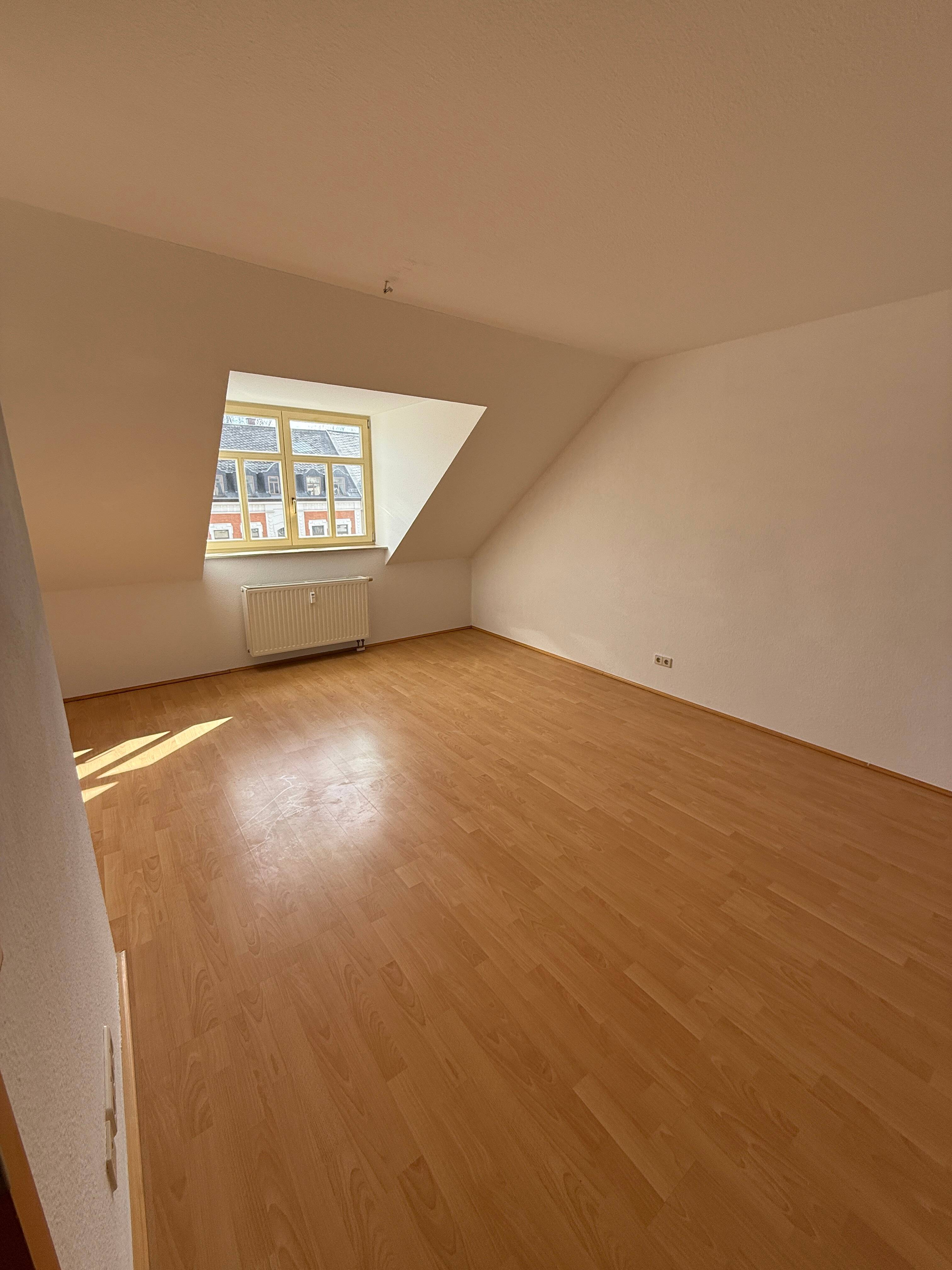 Gemütliche SINGLE Wohnung im DG mit großer Dachgaube – Chemnitz – Vorschaubild 3