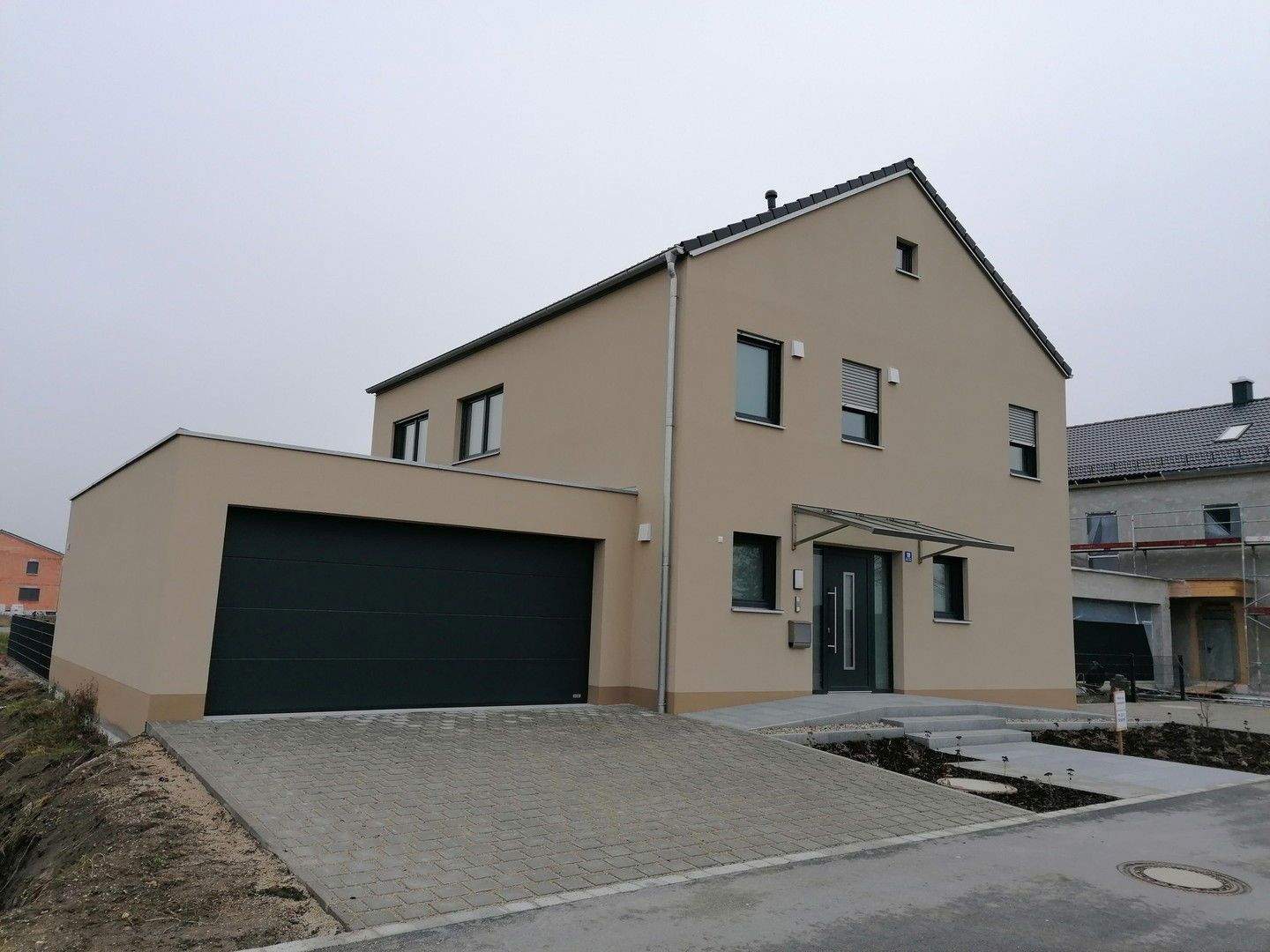 Neubau / Erstbezug Einfamilienhaus mit Garage in Abensberg-Gaden – Abensberg – Bild 1 von 9