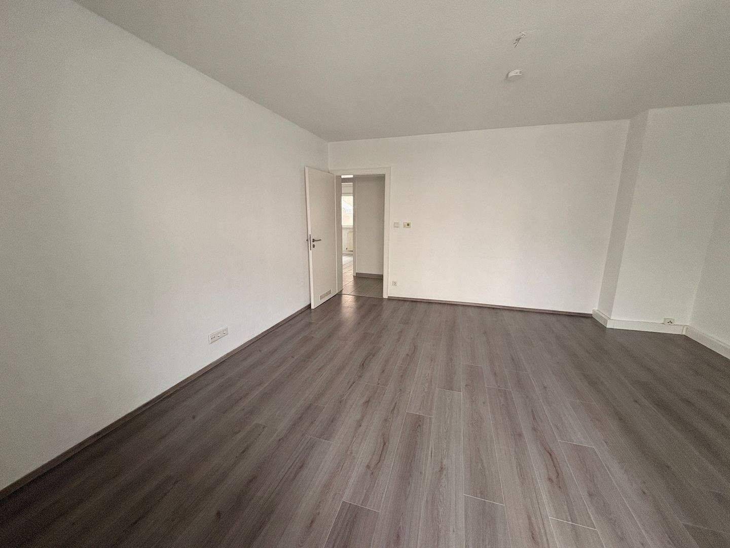 Großzügig geschnittene, helle 2-Zimmer-Wohnung mit Wintergartenbalkon - Stadtteil Rennweg – Nürnberg – Vorschaubild 6