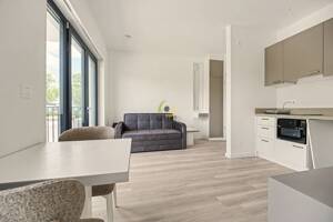 Erstbezug - Stilvolle 1,5-Zimmer-Neubauwohnung mit Balkon, EBK & Möblierung - Direkt am S-Bahnhof – 12279 Berlin – Vorschaubild 9