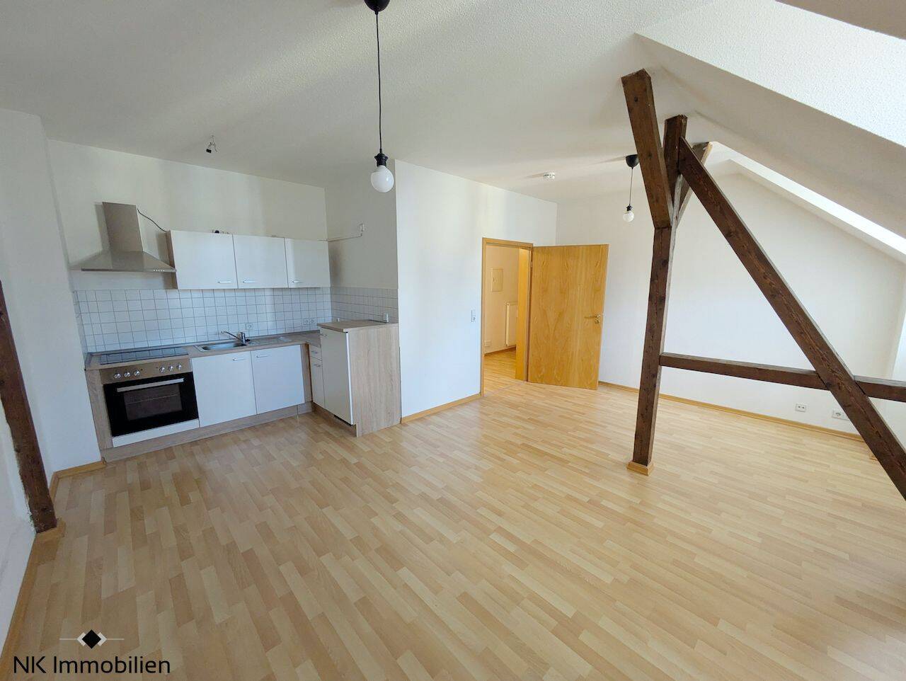 ++ fantastische Wohnung mit Flair: 2 Zimmer, charmante Holzbalken, Einbauküche & Wanne ++ – Chemnitz – Vorschaubild 9