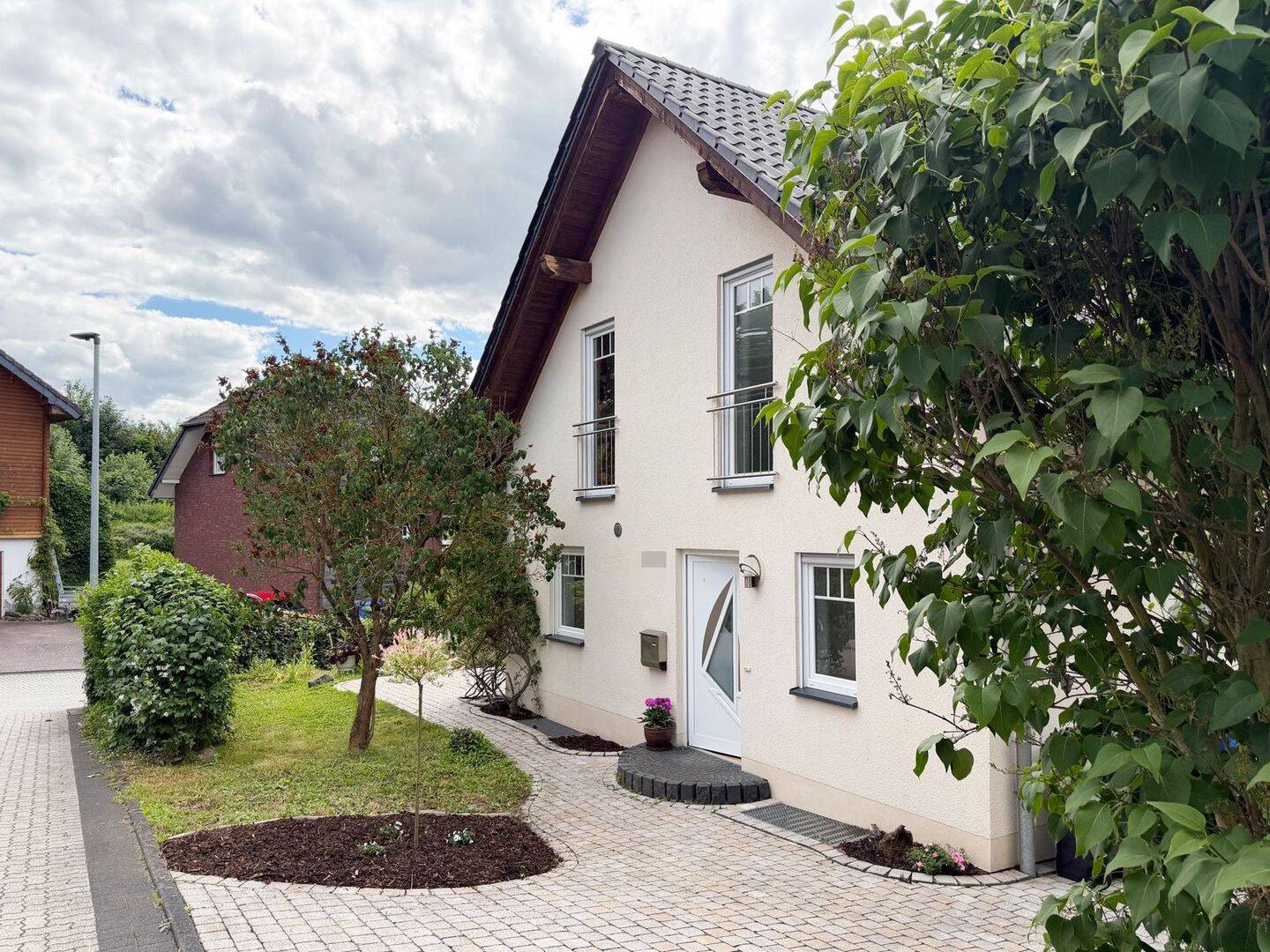 Familienfreundliches Architektenhaus mit Einliegerwohnung und Naturgarten in Linz am Rhein – Linz am Rhein – Vorschaubild 3