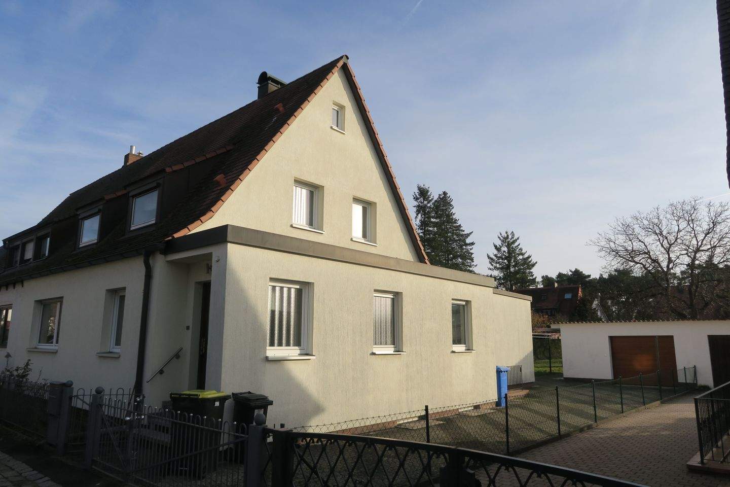 Große Siedlungsdoppelhaushälfte mit großem Garten in Spitzenlage.... – Nürnberg – Vorschaubild 3