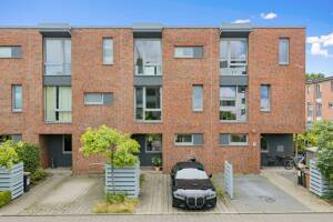 RUHIG WOHNEN IN KANALNÄHE - MODERNES REIHENMITTELHAUS MIT SÜDTERRASSE UND DREI WOHNEBENEN – 30655 Hannover – Vorschaubild 1