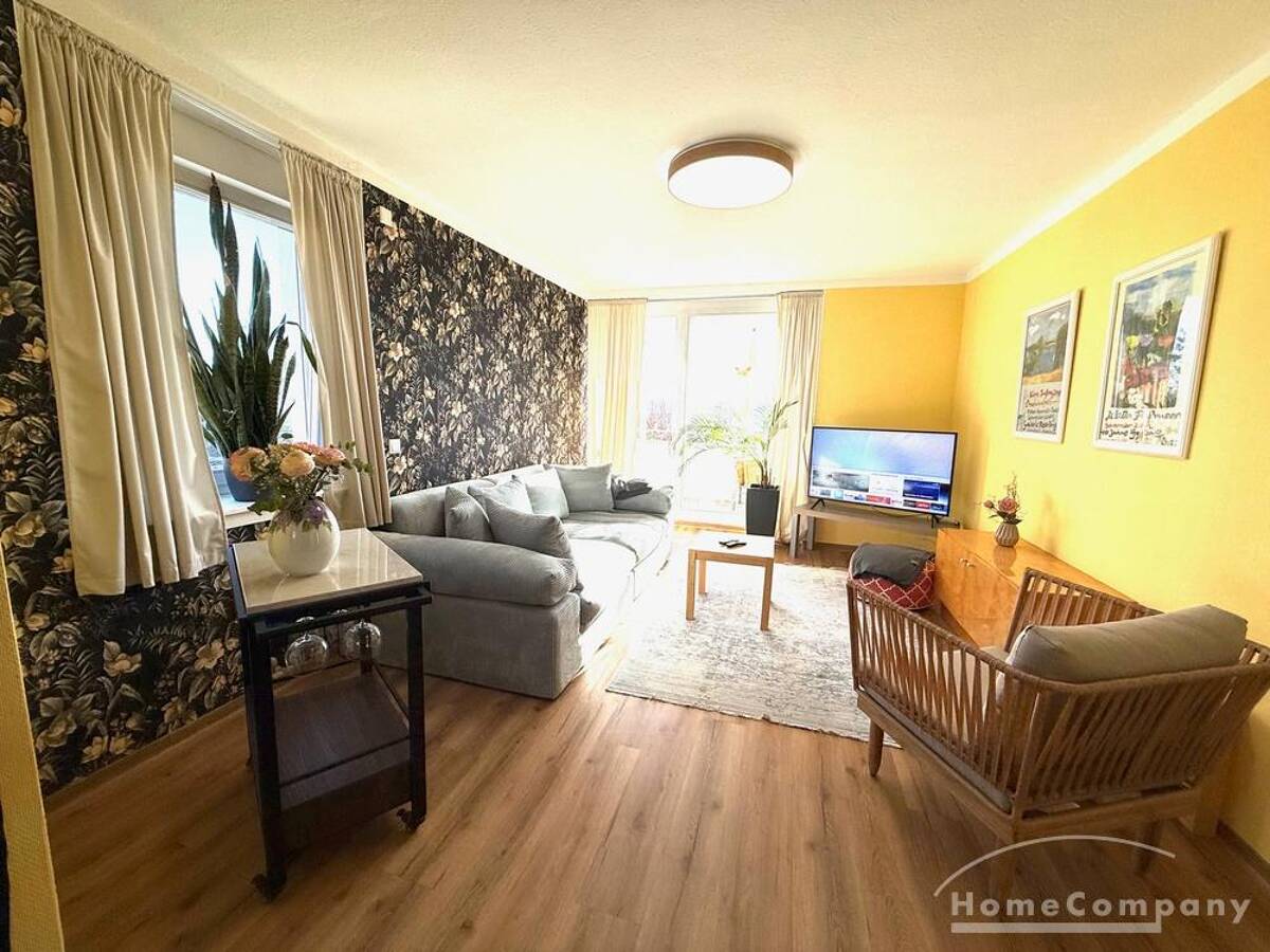27806 HomeCompany Dresden Möbliert/Furnished 2,5-Zimmer-Wohnung mit Balkon und Terrasse in Dresden-Wachwitz max. 2 Personen – 1326 Dresden – Bild 1 von 9