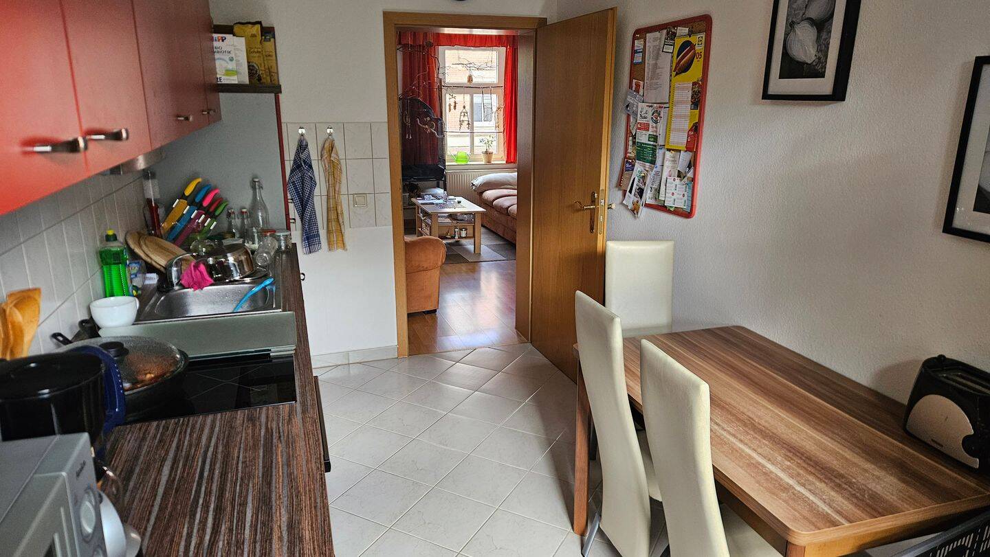 Nachmieter gesucht ab 1.8. / WG-gerecht im 1.OG / Bad mit Fenster u.v.m.