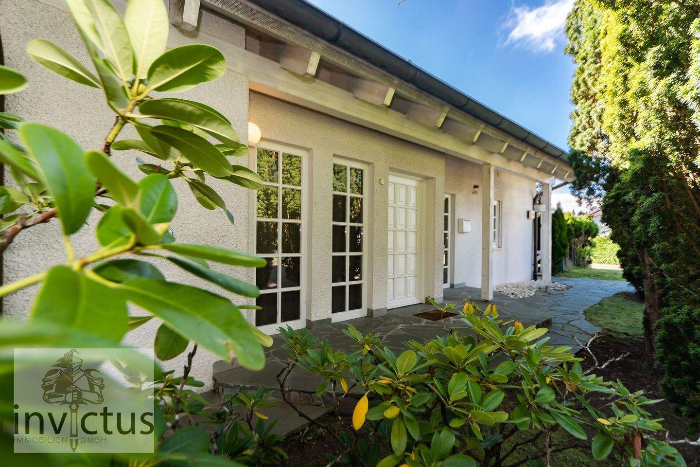 Ein Haus zum Verlieben und zum Vergessen..., 7 Zim, Garten, Einliegerwhg. und vieles mehr... – Wüstenrot – Bild 1 von 9