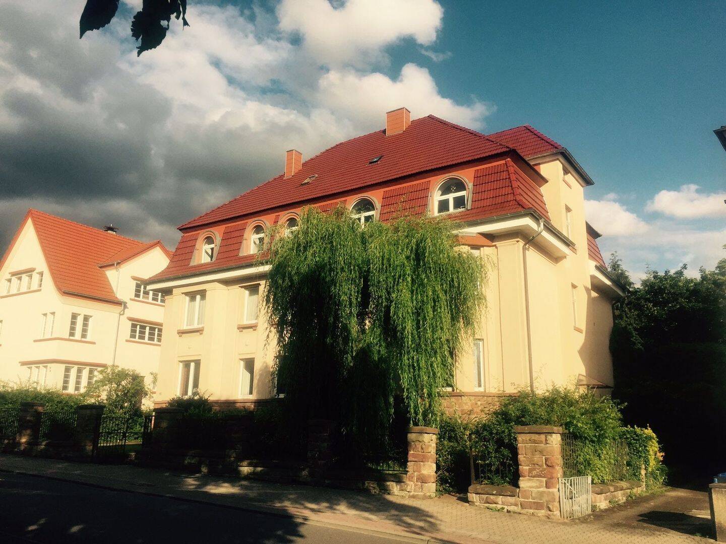Stilvolle Altbauwohnung mit Charme am Rotenbühl– 3 Zimmer, 2 Balkone, komplett saniert