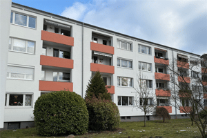 RESERVIERT! Gepflegte Dreizimmerwohnung mit Einbauküche, Loggia und PKW-Stellplatz in gepflegter Wohnanlage!
