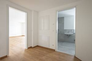 Erstbezug Sept.: Attraktive 2-Zimmer-Wohnung mit großem Balkon, Tageslicht-Badezimmer und Parkett – 81369 München – Vorschaubild 7