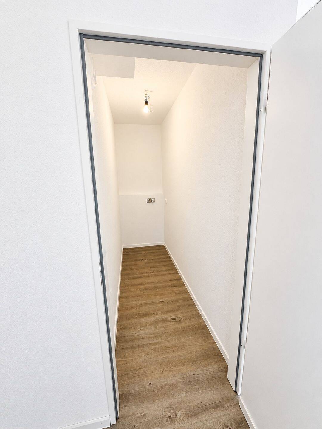 47125/95 Moderne 3-Zimmer-Wohnung mit großem Balkon und toller Aussicht im Neubau von Düsseldorf-Rath! – Düsseldorf – Vorschaubild 8