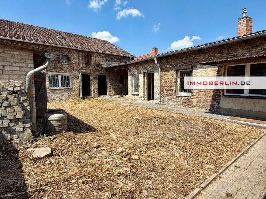IMMOBERLIN.DE - Sanierungsgelegenheit! Haus mit Nebengebäude & Ausbaupotenzial in angenehmer Lage – Mittenwalde – Bild 1 von 9