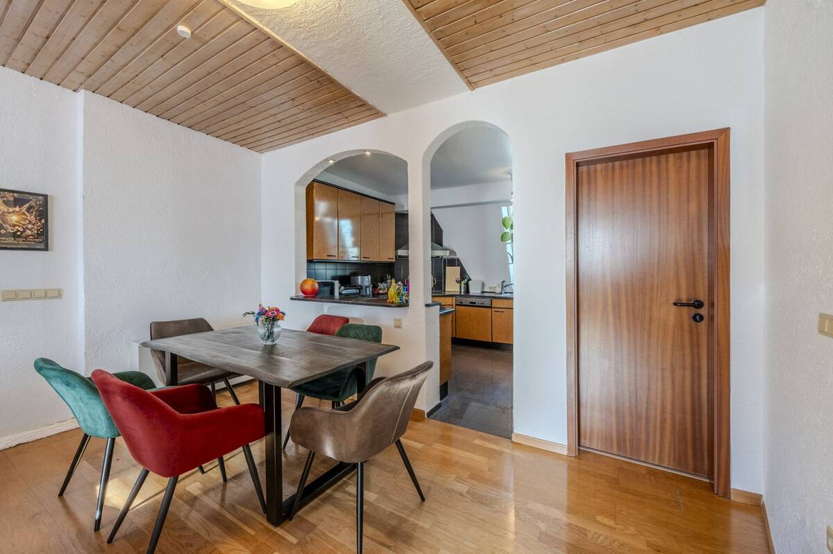 Charmante 3-Zimmer-Dachgeschosswohnung in Stuttgart-Ost – 70186 Stuttgart – Bild 1 von 9