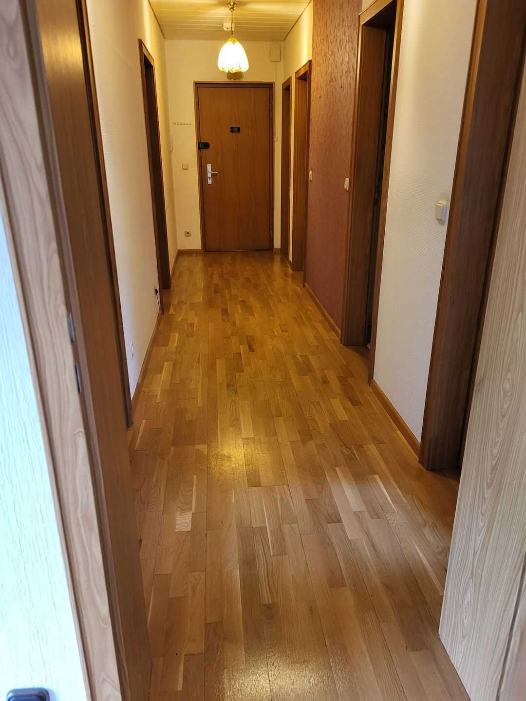 Ruhige, gut geschnittene Balkonwohnung mit Einbauküche und Waldblick – Saarbrücken – Vorschaubild 8