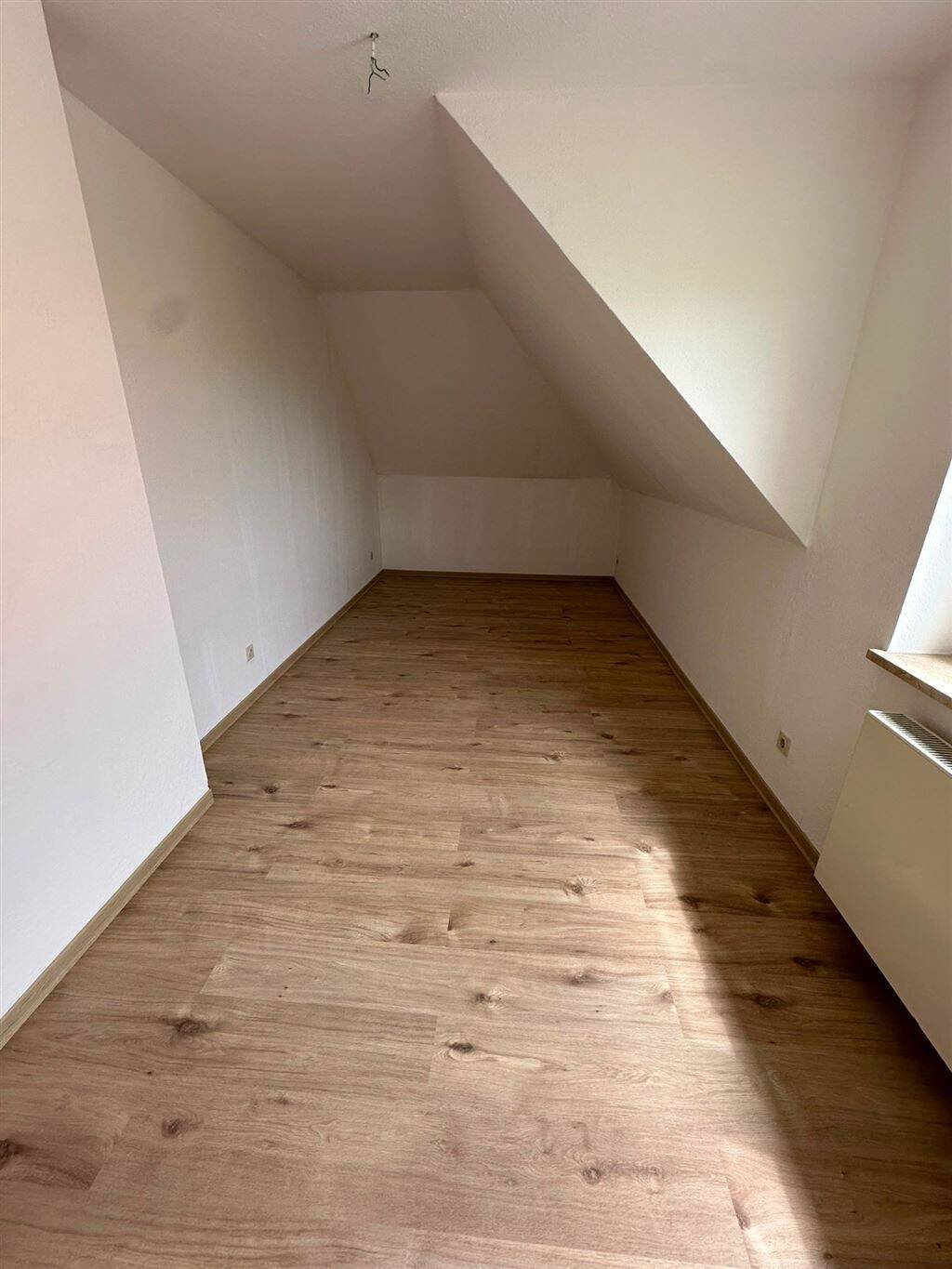 Gemütliche 2-Zimmer mit neuen Laminat und Einbauküche in guter Lage! – Chemnitz – Vorschaubild 9