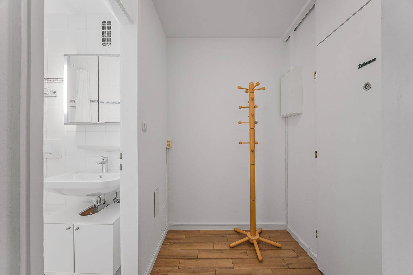 Sanierte 2-Zi. Wohnung mit Westbalkon im Herzen Schwabings! – München – Vorschaubild 5